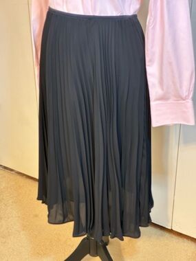 Donna Karan Black Pleated Midi Skirt with Fluid Silhouette